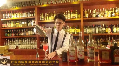 揭秘雞尾酒的搖合【佛山展翅調(diào)酒咖啡西點培訓(xùn)學(xué)?！? /></a>  	</div> 	<div   id=